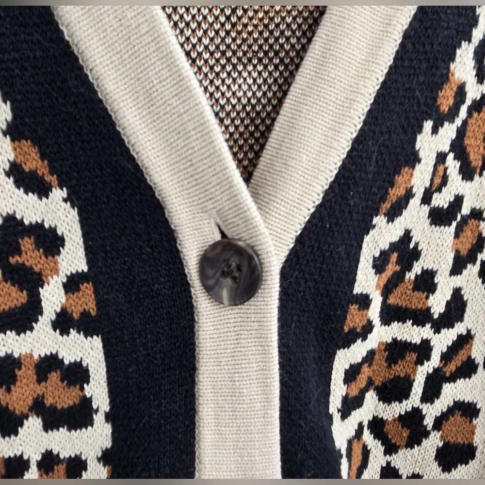 CAbi Cream and Black Leopard Print Cardigan Sweater Sz M - Picture 8 of 10